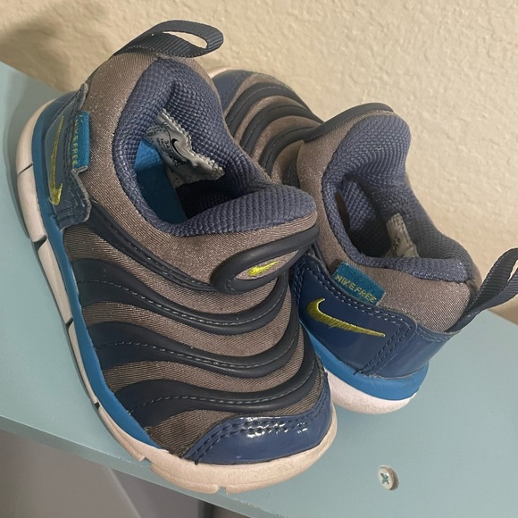 Nike toddler shoe bundle - 5C - Picture 2 of 5